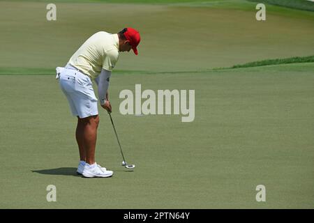 Singapur. 28. April 2023. Sergio Garcia von Team Fireballs aus Spanien tritt am ersten Tag des LIV Golf Singapore im Sentosa Golf Club in Singapur am 28. April 2023 an. Kredit: Dann Chih Wey/Xinhua/Alamy Live News Stockfoto