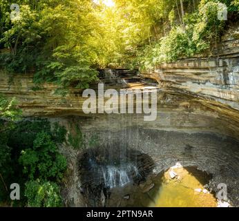 Panoramablick auf die Clifty Falls im Clifty Falls State Park in Madison, Indiana Stockfoto