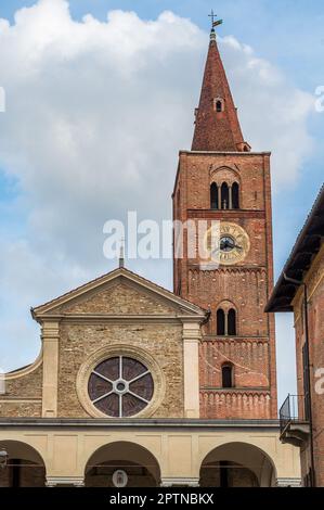 Alte Kathedrale der Altstadt von Acqui Terme in Piemont Stockfoto