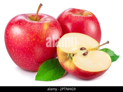Reife rote Äpfel und Apfelscheiben isoliert auf weißem Hintergrund. Stockfoto