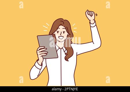 Glückliche Frau, die die Hand hebt, eine Siegesgeste macht und auf ein elektronisches Tablet schaut. Vektorbild Stock Vektor
