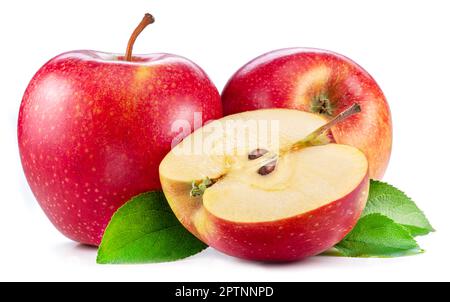 Reife rote Äpfel und Apfelscheiben isoliert auf weißem Hintergrund. Stockfoto