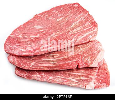 Rohe Rindfleischsteaks, isoliert auf weißem Hintergrund. Nahaufnahme. Stockfoto