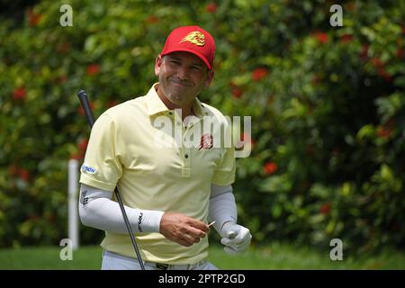 Singapur. 28. April 2023. Sergio Garcia von Team Fireballs aus Spanien tritt am ersten Tag des LIV Golf Singapore im Sentosa Golf Club in Singapur am 28. April 2023 an. Kredit: Dann Chih Wey/Xinhua/Alamy Live News Stockfoto