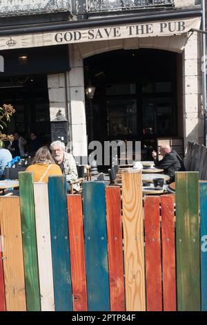 Gott schütze den Pub, Dijon, Frankreich Stockfoto