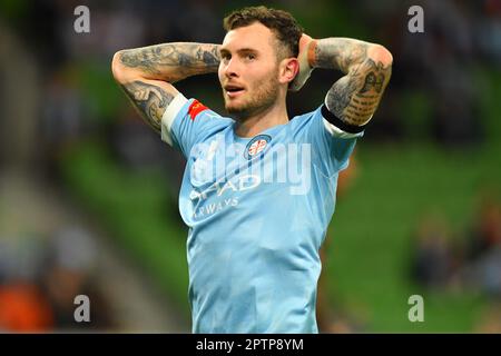 Melbourne, Australien. 28. April 2023, australische Isuzu UTE A-League-Fußballrunde 26. Im Bild: Aiden O'Neill (13) von Melbourne City. Verpasste Gelegenheit nach einem Torschuss im AAMI Park in Melbourne. Kredit: Karl Phillipson/Alamy Live News Stockfoto