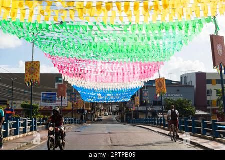 Valenca, Bahia, Brasilien - 24. Juni 2022: Dekoration der Festa Junina de Sao Joao in der Stadt Valenca, Bahia. Stockfoto