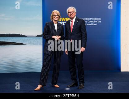 Stockholm, Schweden. 28. April 2023. Finanzministerin Elisabeth Svantesson (M) empfängt Pierre Gramegna Geschäftsführer des Europäischen Stabilitätsmechanismus im Vorfeld des heutigen informellen EU-Treffens zwischen den EU-Finanzministern und den Zentralbankpräsidenten im skandinavischen XPO in Märsta außerhalb Stockholms. Foto: Caisa Rasmussen/TT/Code 12150 Kredit: TT News Agency/Alamy Live News Stockfoto