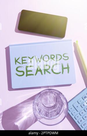 Handschriftlicher Text Schlüsselwortsuche, Business Showcase sucht nach übereinstimmenden Dokumenten, die ein oder mehrere Wörter enthalten Stockfoto