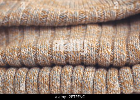 Meliert beige gestrickten Wollpullover. Textur Detail Nahaufnahme. Stockfoto