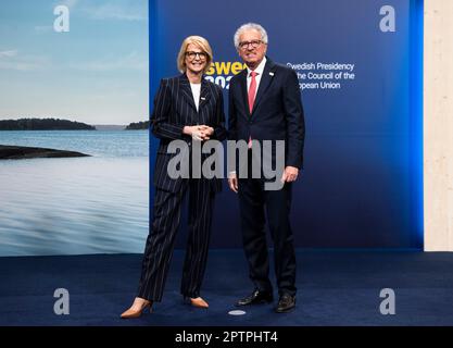 Stockholm, Schweden. 28. April 2023. Finanzministerin Elisabeth Svantesson (M) empfängt Pierre Gramegna Geschäftsführer des Europäischen Stabilitätsmechanismus im Vorfeld des heutigen informellen EU-Treffens zwischen den EU-Finanzministern und den Zentralbankpräsidenten im skandinavischen XPO in Märsta außerhalb Stockholms. Foto: Caisa Rasmussen/TT/Code 12150 Kredit: TT News Agency/Alamy Live News Stockfoto