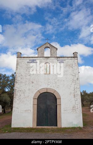 San Isidro Eremitage, Mirandilla, Badajoz, Extremadura, Spanien. Schrein im dehesa-Wald Stockfoto