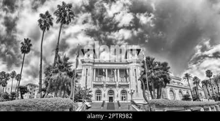 Fassade des malerischen Sanremo Casino, Italien. Das Gebäude ist eines der wichtigsten Wahrzeichen der ligurischen Stadt Stockfoto