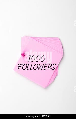 Textzeichen mit 1000 Followern, Anzahl der Personen, die einer Person folgen Stockfoto