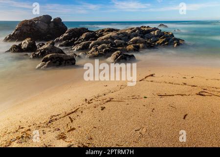 Lange Exposition am Meer in Povoa de Vazim, nördlich von Portugal Stockfoto