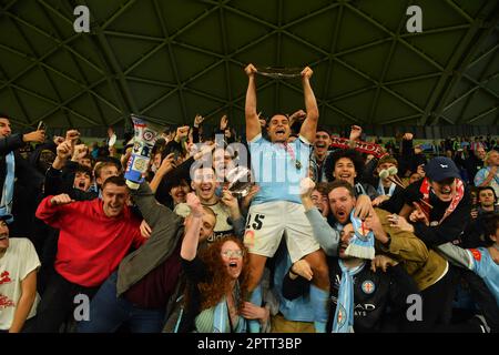 Melbourne, Australien. 28. April 2023 Im Bild: Andrew Nababout von Melbourne City feiert mit Fans, nachdem City den dritten A-League-Premiership-Titel in Folge im AAMI Park in Melbourne gewonnen hat. Kredit: Karl Phillipson/Alamy Live News Stockfoto