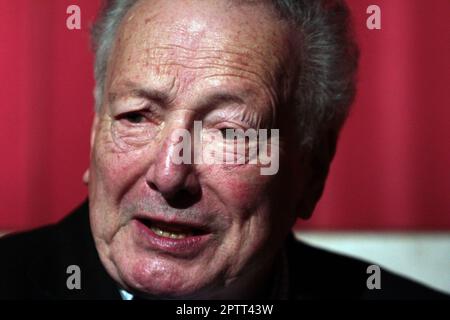 Filmregisseur Robin Hardy bei der Premiere des Wicker Tree, eine Folge von The Wicker man im Prince Charles Cinema in London. Stockfoto