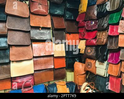 Marokko, Fez, Taschen-Laden Stockfoto