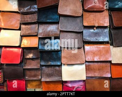 Marokko, Fez, Taschen-Laden Stockfoto