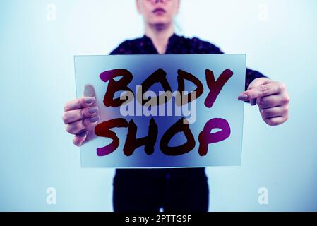 Schreiben mit Text Karosseriewerkstatt, Wort geschrieben in einem Geschäft, in dem Karosserien hergestellt oder repariert werden Stockfoto