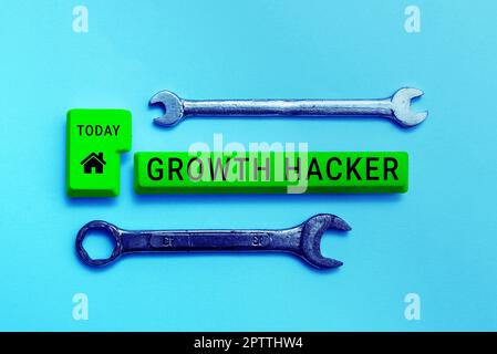 Handschriftliches Textwachstum Hacker, Internetkonzept, um im Allgemeinen so viele Benutzer oder Kunden wie möglich zu gewinnen Stockfoto