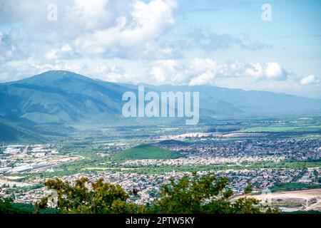 Panorama der argentinischen Stadt Salta in Südamerika. Stockfoto