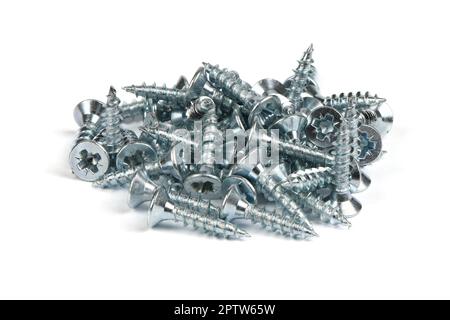 Blechschrauben aus Stahl, Metallschraube, Eisenschraube, Chromschraube. Isoliert auf weißem Hintergrund. Seitenansicht. Hochauflösendes Foto. Volle Tiefe des Tortendiagramms Stockfoto