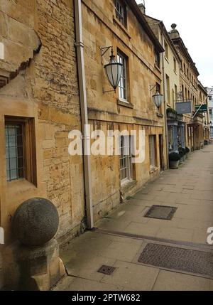 Detail einer traditionellen Dorffassade in den Cotswolds, Großbritannien. Stockfoto