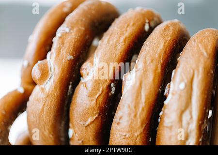 Bretzel oder Pretzel, original deutsches Rezept. Poster-Banner für Bäckerei-Café-Menü. Oktoberfest-Karte. Speicherplatz kopieren Stockfoto