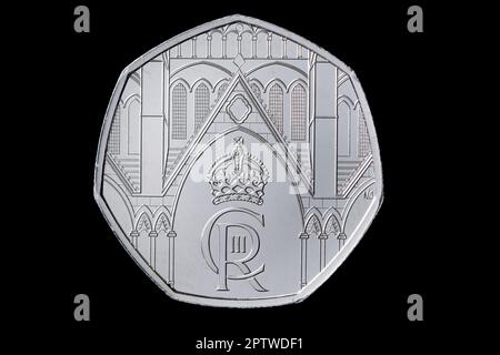 Die neue 50p-Euro-Münze zur Feier der Krönung von König Karl III., die am 6. Mai 2023 stattfindet Stockfoto