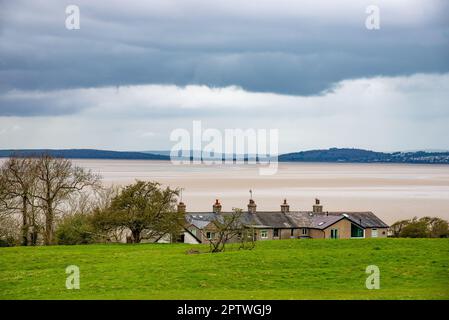 Blick auf die Morecambe Bay von Silverdale, Carnforth, Lancashire, Großbritannien. Stockfoto