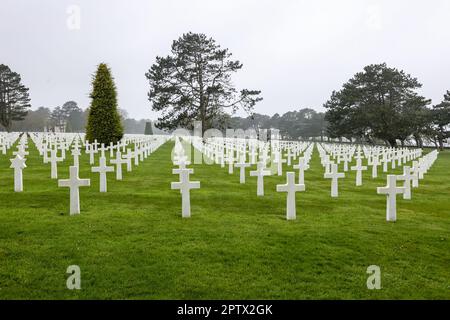 Der amerikanische Friedhof und das Denkmal der Normandie, der amerikanische Friedhof der Normandie, der amerikanische Friedhof, in, Frankreich, befindet sich, in, Colleville-sur-Mer, Normandie, gegründet von den USA Erste Armee am 8. Juni 1944 als erste, amerikanischer Friedhof, auf europäischem Boden, Im Zweiten Weltkrieg Der Friedhof erstreckt sich über 172,5 Hektar und beherbergt die Gräber von 9.386, militärisch Toten, von denen die meisten ihr Leben bei der Landung und den anschließenden Operationen verloren haben. Stockfoto