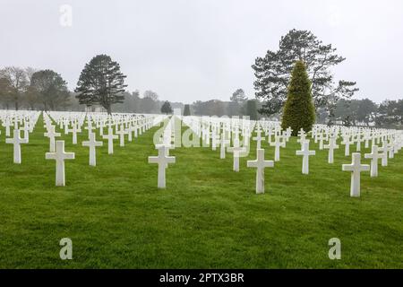 Der amerikanische Friedhof und das Denkmal der Normandie, der amerikanische Friedhof der Normandie, der amerikanische Friedhof, in, Frankreich, befindet sich, in, Colleville-sur-Mer, Normandie, gegründet von den USA Erste Armee am 8. Juni 1944 als erste, amerikanischer Friedhof, auf europäischem Boden, Im Zweiten Weltkrieg Der Friedhof erstreckt sich über 172,5 Hektar und beherbergt die Gräber von 9.386, militärisch Toten, von denen die meisten ihr Leben bei der Landung und den anschließenden Operationen verloren haben. Stockfoto