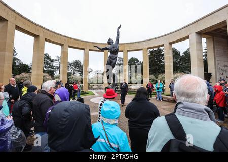 Der amerikanische Friedhof und das Denkmal der Normandie, der amerikanische Friedhof der Normandie, der amerikanische Friedhof, in, Frankreich, befindet sich, in, Colleville-sur-Mer, Normandie, gegründet von den USA Erste Armee am 8. Juni 1944 als erste, amerikanischer Friedhof, auf europäischem Boden, Im Zweiten Weltkrieg Der Friedhof erstreckt sich über 172,5 Hektar und beherbergt die Gräber von 9.386, militärisch Toten, von denen die meisten ihr Leben bei der Landung und den anschließenden Operationen verloren haben. Stockfoto