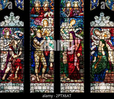 David, Gideon, Jesse und Jacob, begleitet von Engeln, dargestellt von Henry Holiday, St. Silas Church, Blackburn, Lancashire, Großbritannien Stockfoto