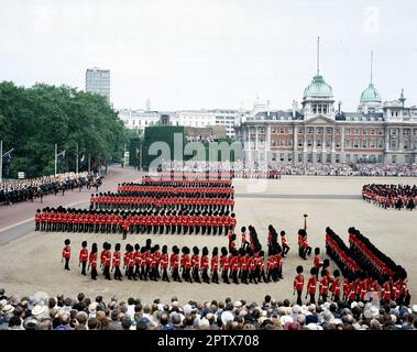 England. Nach London. Die Farbe in Trooping. 2. Bataillon Grenadiergarde. Stockfoto