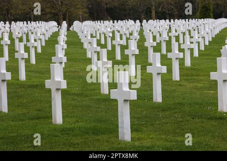 Der amerikanische Friedhof und das Denkmal der Normandie, der amerikanische Friedhof der Normandie, der amerikanische Friedhof, in, Frankreich, befindet sich, in, Colleville-sur-Mer, Normandie, gegründet von den USA Erste Armee am 8. Juni 1944 als erste, amerikanischer Friedhof, auf europäischem Boden, Im Zweiten Weltkrieg Der Friedhof erstreckt sich über 172,5 Hektar und beherbergt die Gräber von 9.386, militärisch Toten, von denen die meisten ihr Leben bei der Landung und den anschließenden Operationen verloren haben. Stockfoto