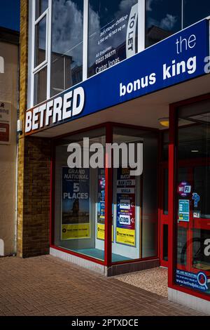 Betfred Bookmakers Shop in Cambridge, Großbritannien. Betfred Buchmacherladen. Betfred, der Bonuskönig. Stockfoto