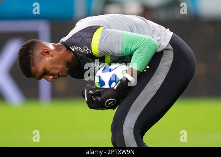 Porto Alegre, Brasilien. 28. April 2023. Adriel do Gremio, kurz vor dem Spiel zwischen Gremio und ABC-RN, für die 3. Phase der Copa do Brasil 2023, in der Arena do Gremio, diesen Donnerstag, 27. 30761 $ (Richard Ducker/SPP) Guthaben: SPP Sport Press Photo. Alamy Live News Stockfoto