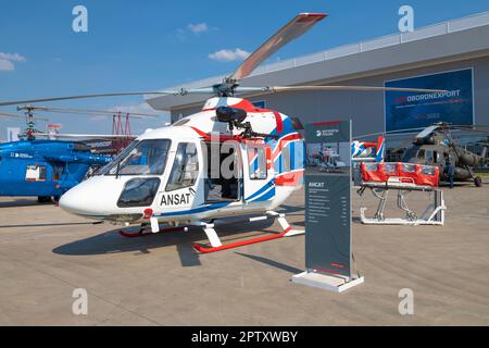 MOSKAU REGION, RUSSLAND - 18. AUGUST 2022: Leichter Mehrzweck-Hubschrauber „Ansat“, hergestellt von JSC „Helicopters of Russia“ Stockfoto