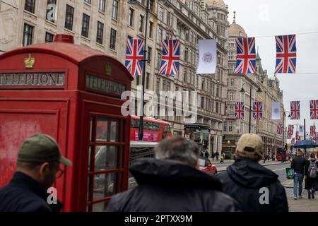 London, Großbritannien. 28. April 2023. London bereitet sich am 6. 2023. Mai auf die Krönung von König Karl III. Vor. Kredit: Sinai Noor/Alamy Live News Stockfoto