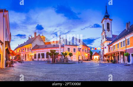 Szentendre, Ungarn. Stadt der Künste in der Nähe von Budapest, berühmte und schöne historische Innenstadt, Donauufer. Fo Ter, Hauptplatz Stockfoto