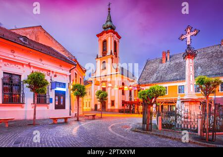 Szentendre, Ungarn. Stadt der Künste in der Nähe von Budapest, berühmte und schöne historische Innenstadt, Donauufer. Fo Ter, Hauptplatz Stockfoto