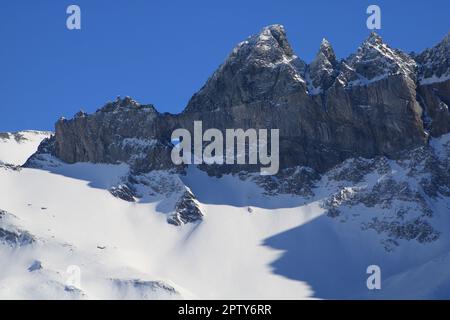 Martinsloch, Loch in einer Bergkette der Schweizer Alpen. Stockfoto