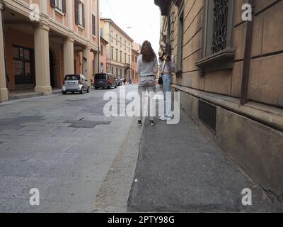 BOLOGNA, ITALIEN - CIRCA SEPTEMBER 2022: Kolonnade portico Stockfoto