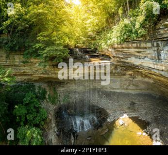 Panoramablick auf die Clifty Falls im Clifty Falls State Park in Madison, Indiana Stockfoto