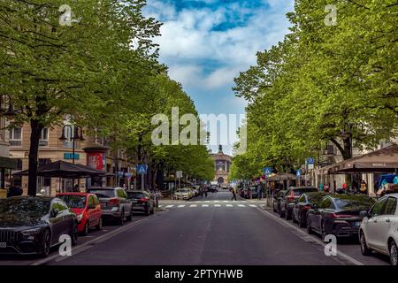 Gebäude entlang der Kaiserstraße in der Innenstadt von Frankfurt Stockfoto