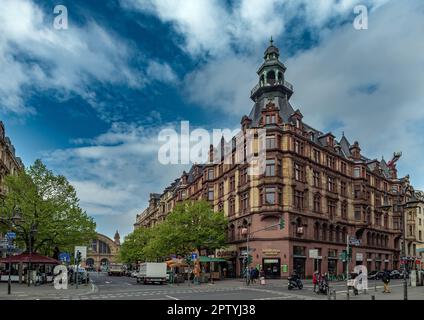 Gebäude entlang der Kaiserstraße in der Innenstadt von Frankfurt Stockfoto