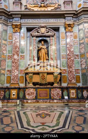 Florenz, Italien - circa Juli 2021. Innenraum der Medici-Kapellen - Cappelle Medicee. Michelangelo Renaissance-Kunst Stockfoto