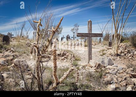 Boothill in Tombstone, Arizona, wurde zum Spitznamen für den „Old City Cemetery“, der sich auf die Anzahl der Männer bezieht, die mit ihren Stiefeln starben. Hier sind sie Stockfoto